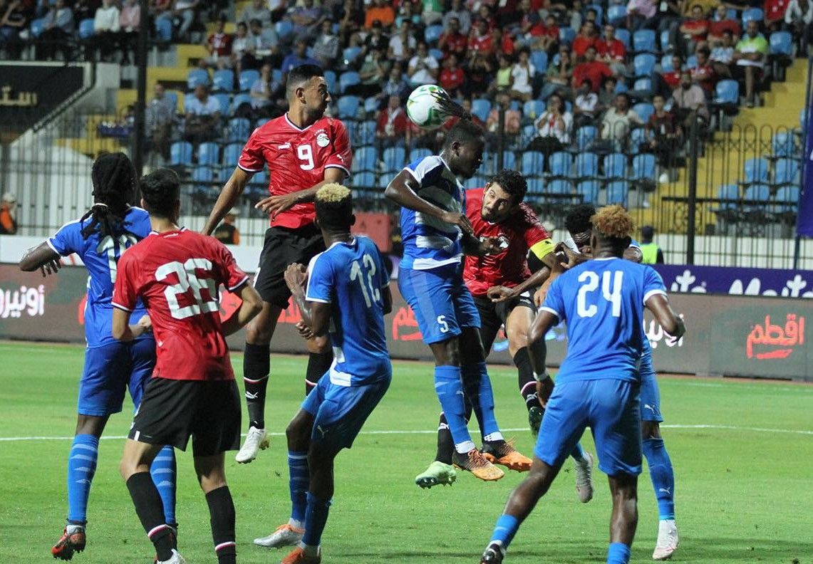 كوكا في هجمة للفراعنة خلال المباراة