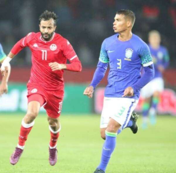 تياجو سيلفا خلال لقاء تونس والبرازيل