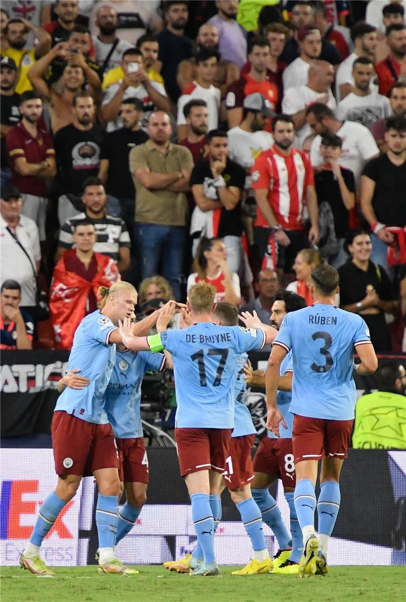 لاعبو مانشستر سيتي