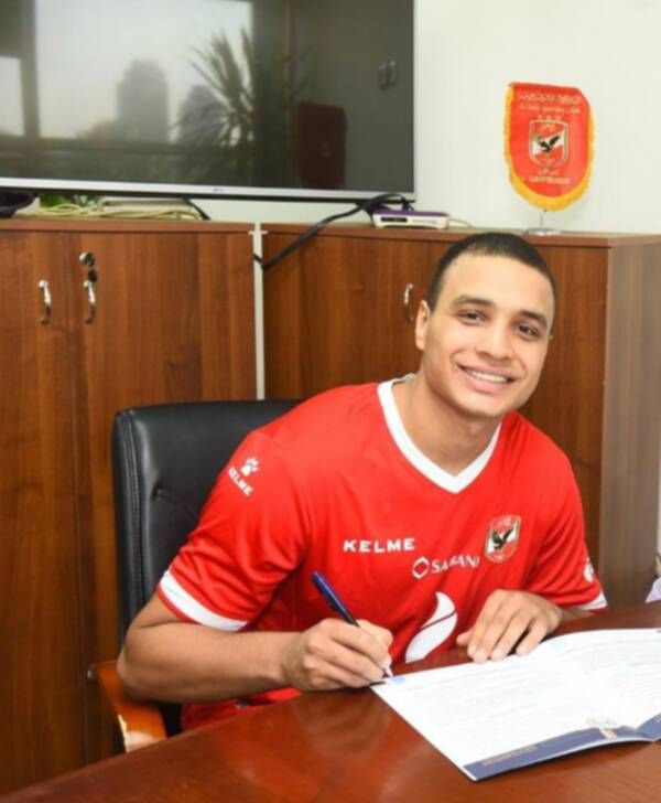 من توقيع عزب للأهلي