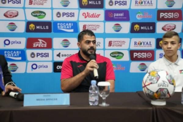 مدرب فلسطين لؤي الصالحي