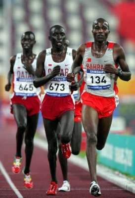 البحريني محبوب " يمين"