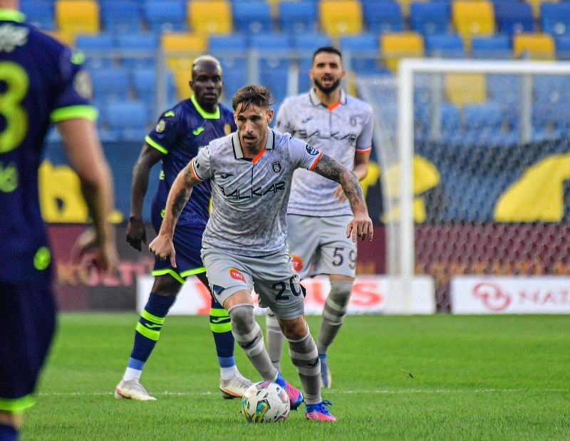 من اللقاء (نقلا عن حساب باشاك شهير على تويتر)