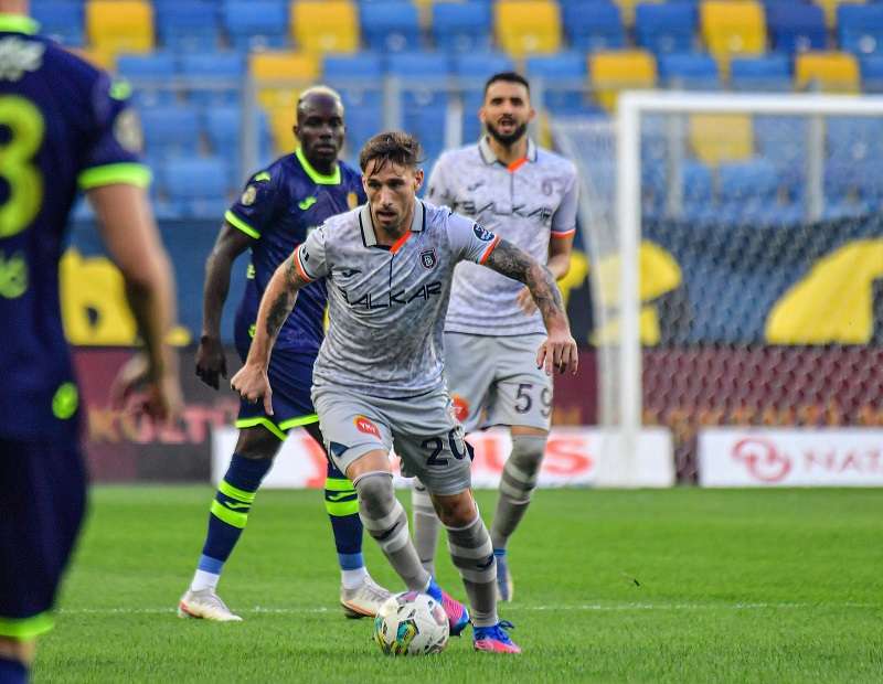 من اللقاء (نقلا عن حساب باشاك شهير على تويتر)