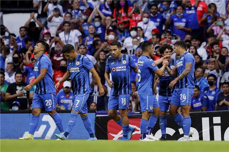 لاعبو كروز أزول