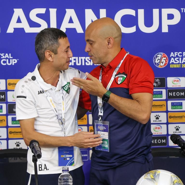 كاكاو مع مدرب المنتخب الأوزبكي