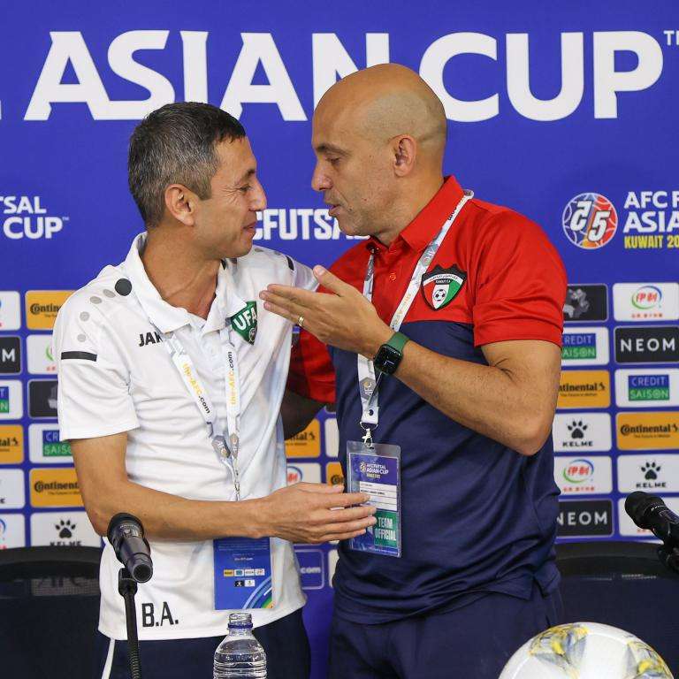 كاكاو مع مدرب المنتخب الأوزبكي