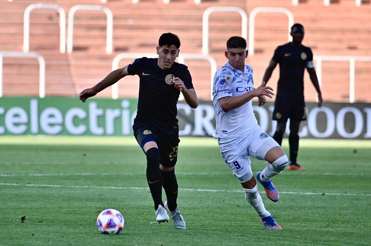 جانب من اللقاء (نقلا عن حساب الفريق علي تويتر)