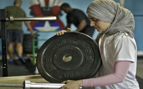 الرباعة كلثوم عبدالله بالزي الإسلامي