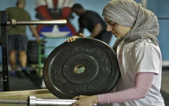 الرباعة كلثوم عبدالله بالزي الإسلامي