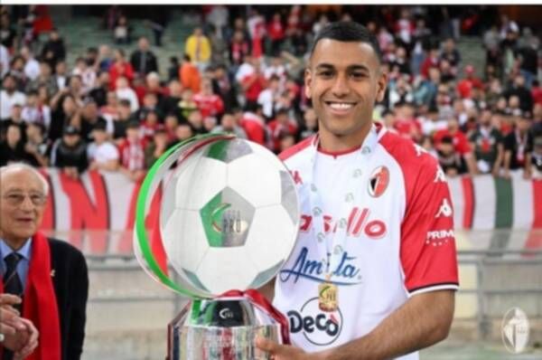 من جوائز لاعبي الأسود