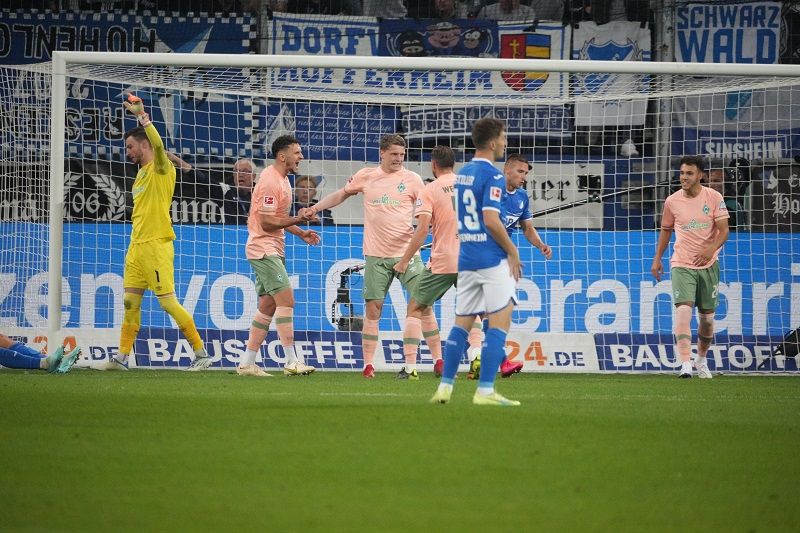 من اللقاء (نقلا عن حساب فيردر بريمن على تويتر)