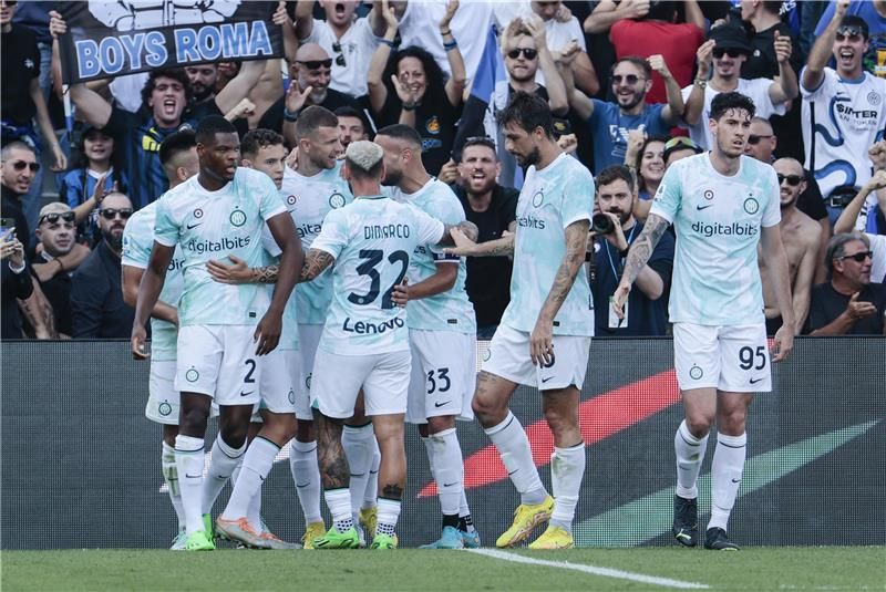 دجيكو يحتفل بهدفه