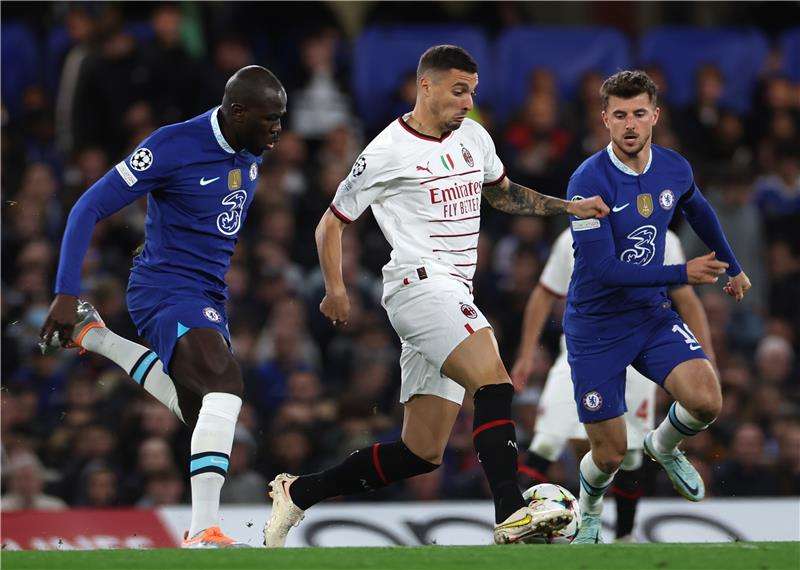 لقاء سابق بين الفريقين