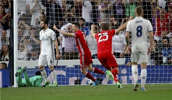 ليفاندوفسكي في لقاء سابق ضد ريال مدريد