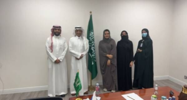 على هامش الاجتماع