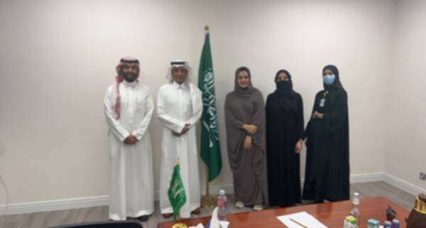 على هامش الاجتماع