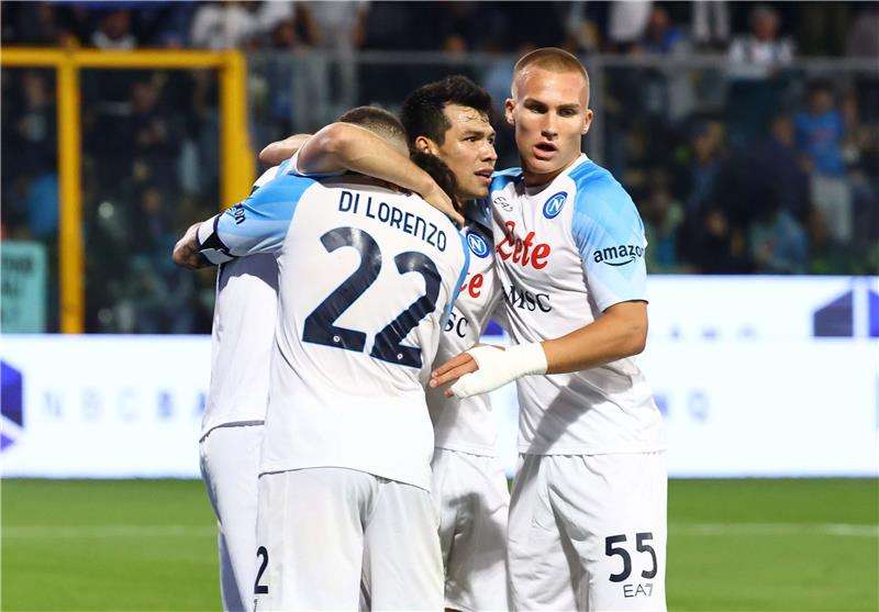 لاعبو نابولي