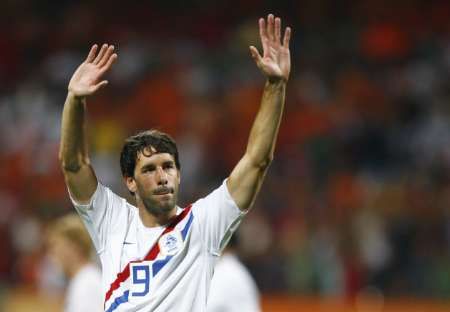 فان نستلروي يعتذر للجماهير الهولندية بعد مباراة البرتغال والتي لم يشارك فيها !