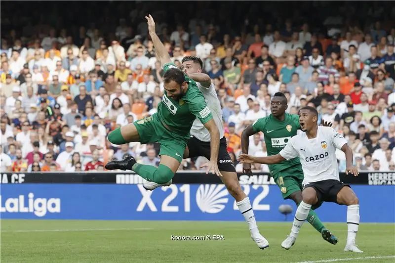 ?i=epa%2fsoccer%2f2022-10%2f2022-10-15%2f2022-10-15-10245423_epa