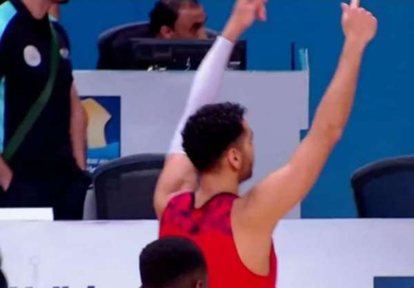 إشارة إيهاب أمين