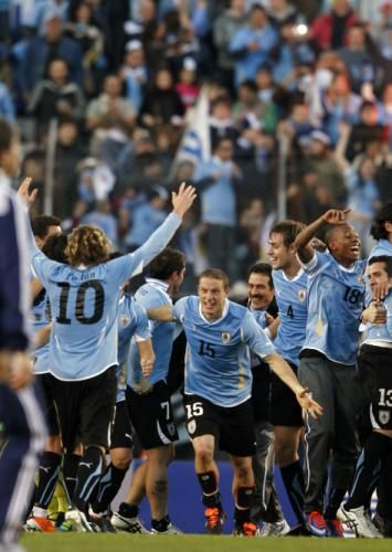 2011-07-24t211359z_01_jmg26_rtridsp_3_soccer-copa_reuters