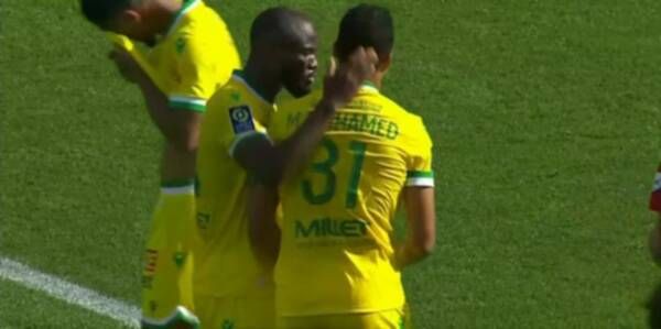 مصطفى محمد يطلب لعب ركلة الجزاء