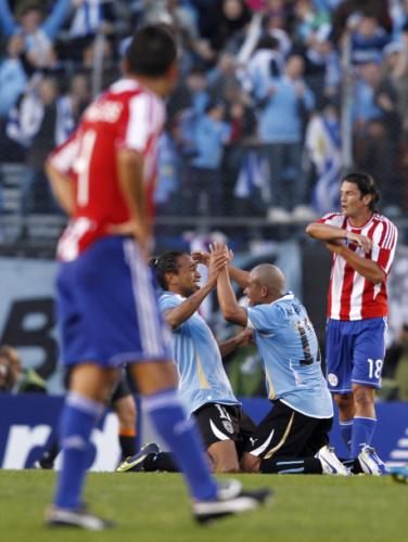 2011-07-24t211126z_01_mbz27_rtridsp_3_soccer-copa_reuters