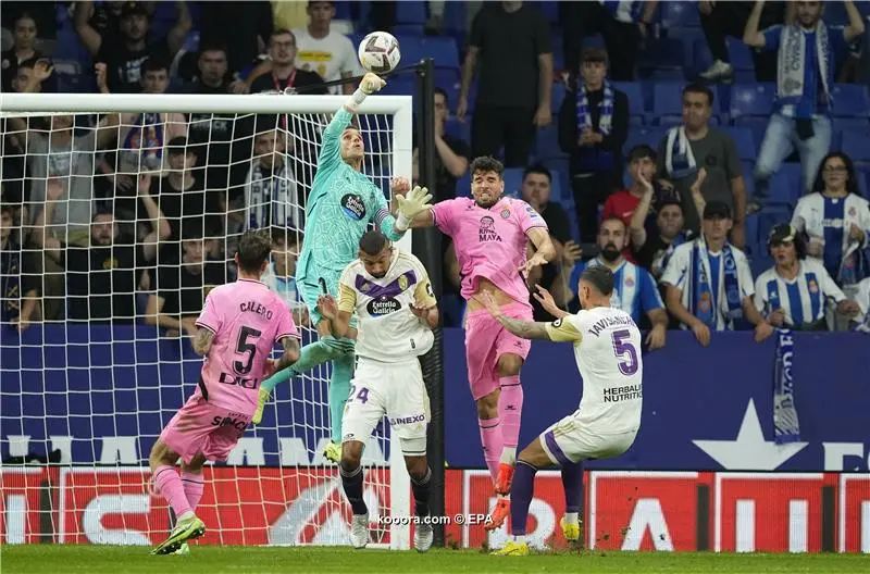 ?i=epa%2fsoccer%2f2022-10%2f2022-10-16%2f2022-10-16-10247734_epa