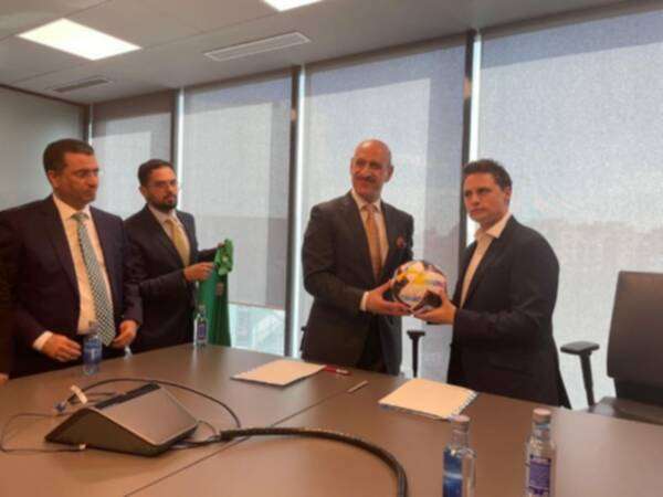 درجال يتسلم درع الليجا