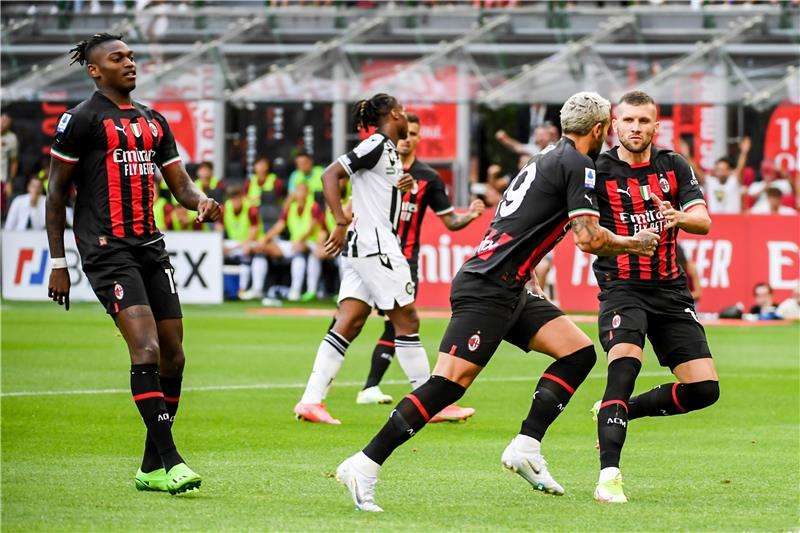 لاعبو ميلان