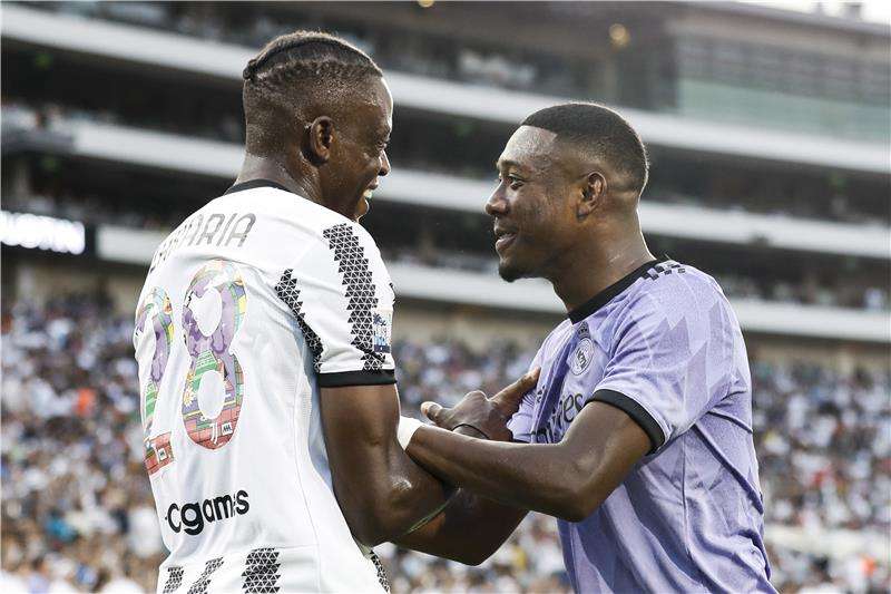 دينيس زكريا رفقة الابا