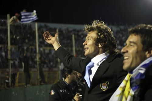 2011-07-25t073550z_01_mnt04_rtridsp_3_soccer-copa_reuters