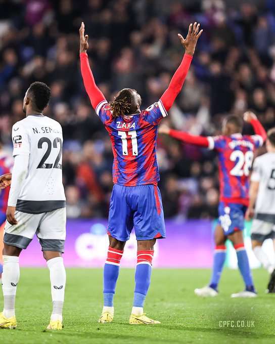 من اللقاء (نقلا عن حساب كريستال بالاس علي تويتر)