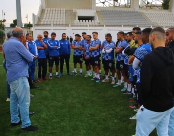 أحكان مع لاعبي اتحاد طنجة
