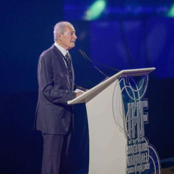 الدكتور حسن مصطفى