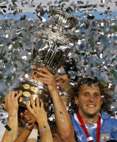 2011-07-24t230828z_01_sfr56_rtridsp_3_soccer-copa_reuters