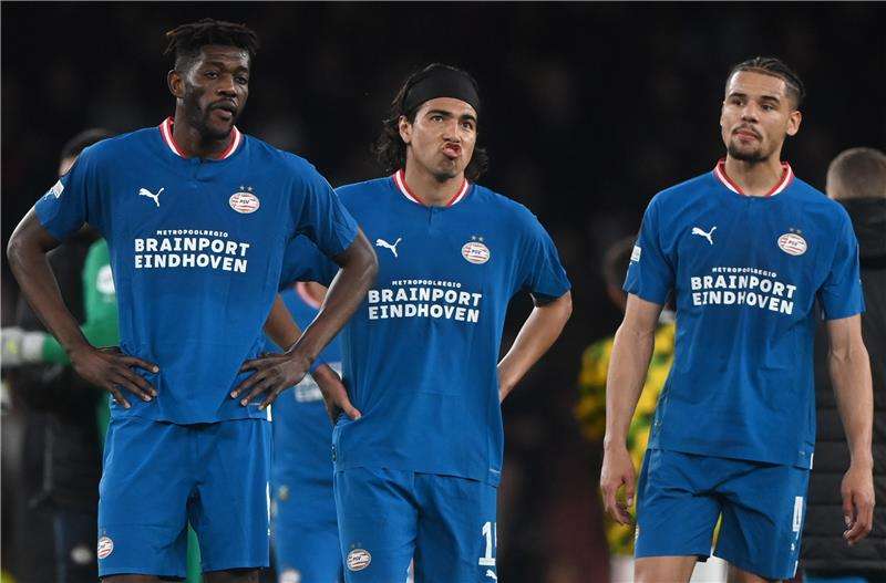 لاعبو آيندهوفن