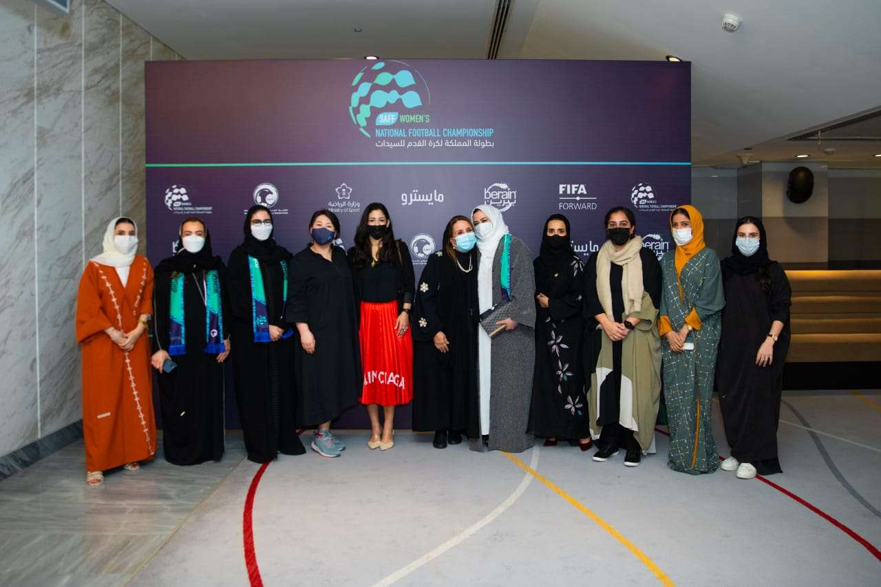 هاجر المزيني (أقصى اليسار) في نهائي بطولة المملكة 2022