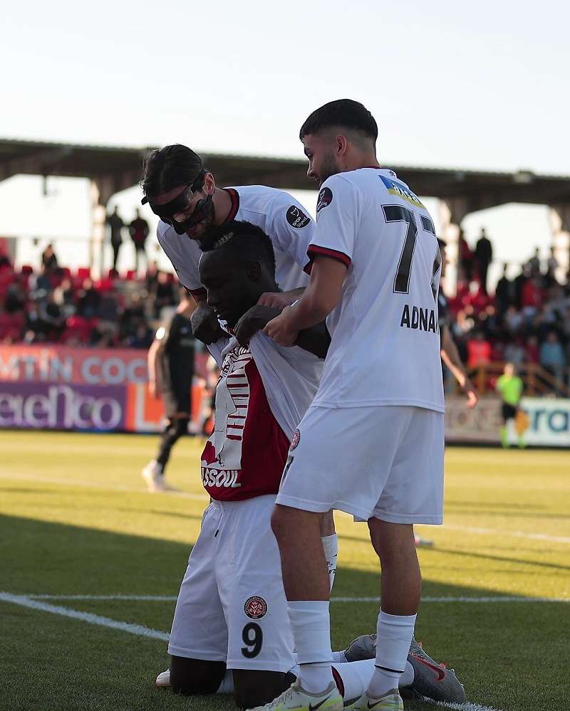 من اللقاء (نقلا عن حساب فاتح قرا على تويتر)