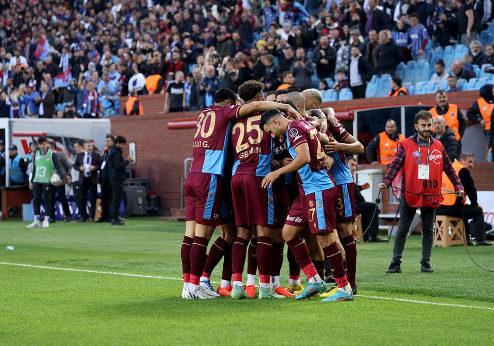 جانب من اللقاء (نقلا عن حساب الفريق علي تويتر)