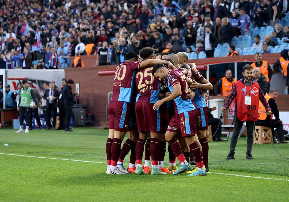 جانب من اللقاء (نقلا عن حساب الفريق علي تويتر)