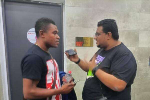 صامويل كيرا مع مراسل كووورة