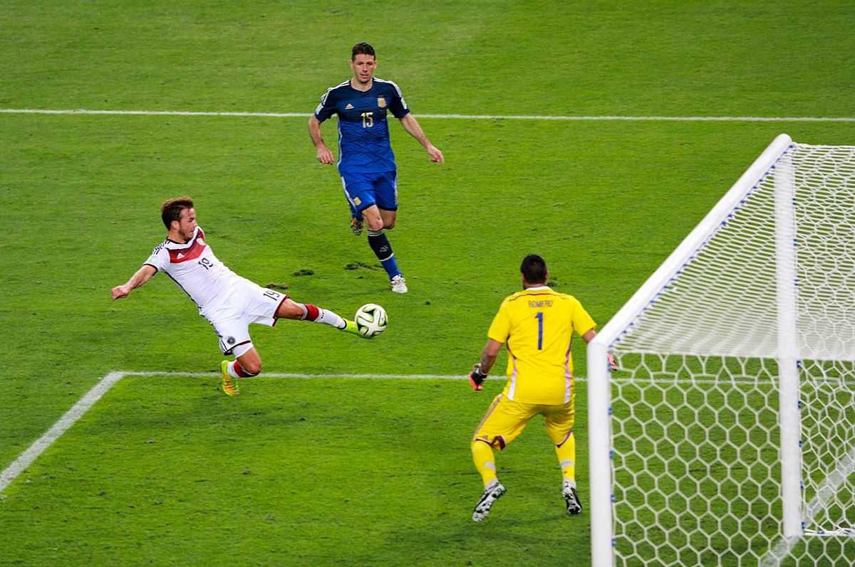 Germany_and_Argentina_face_off_in_the_final_of_the_World_Cup_2014_-2014-07-13_(6)