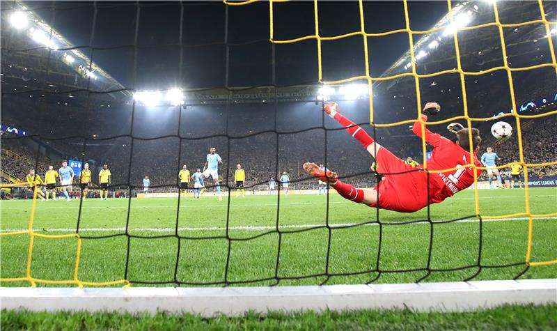 أثناء التصدي لركلة الجزاء