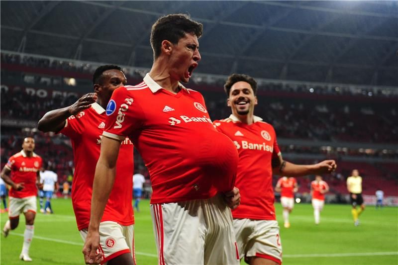 لاعبو إنترناسيونال