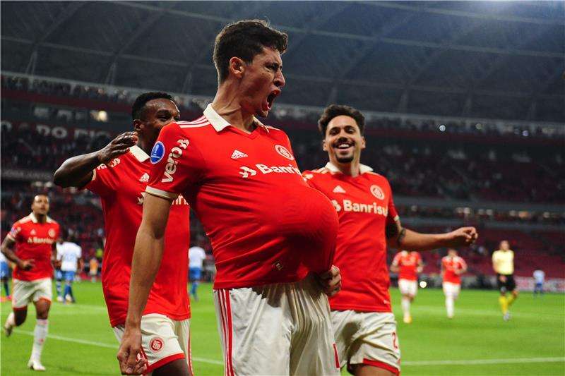 لاعبو إنترناسيونال