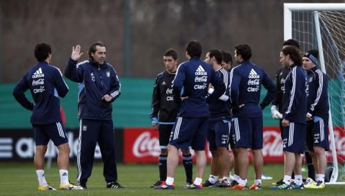 2011-06-232011-06-23t222119z_01_bas103_rtridsp_3_soccer-latam_reuters