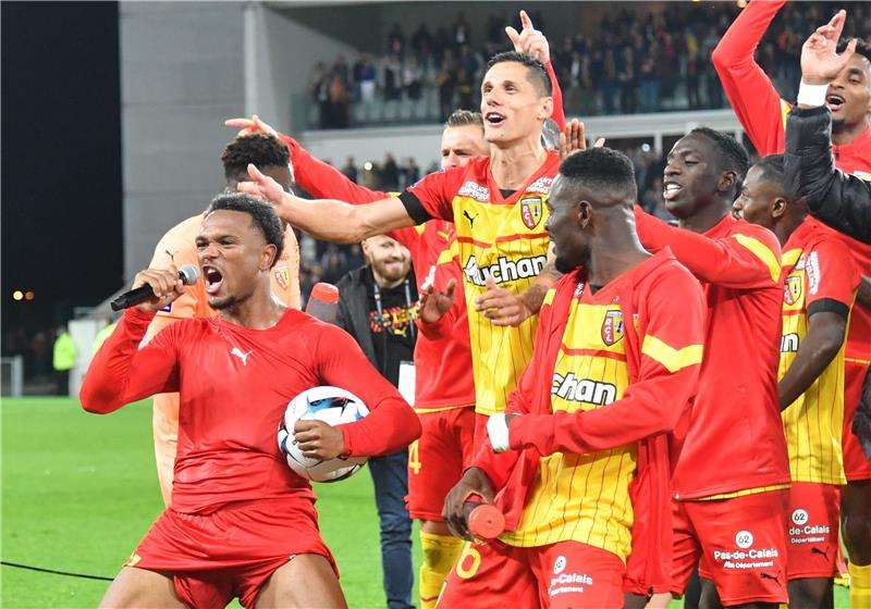 احتفال فريق لانس بالفوز