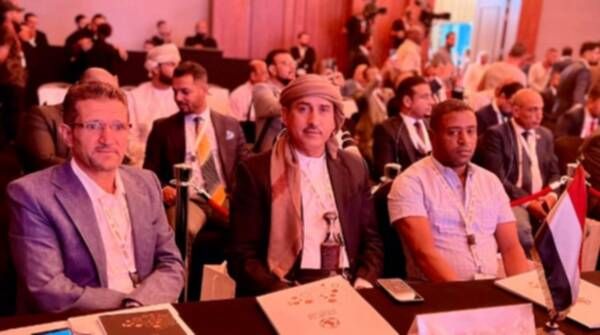محمد الزريقي (يمين)